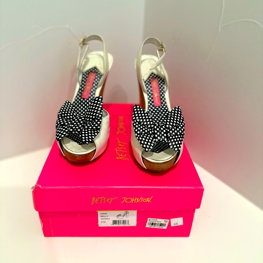 Betsey Johnson White/ polka dot heels - size 6.5